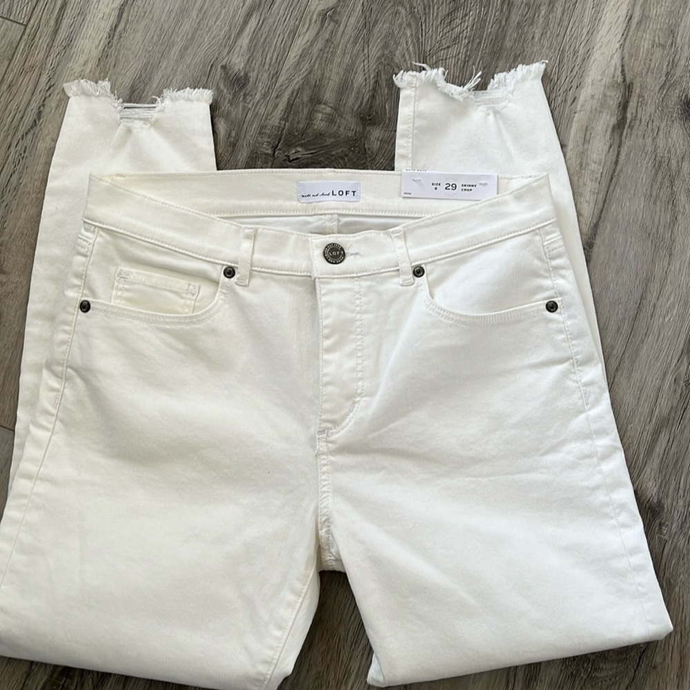 NWT Loft size 29 (8) skinny cropped white jeans. Frayed at cuff. SF home